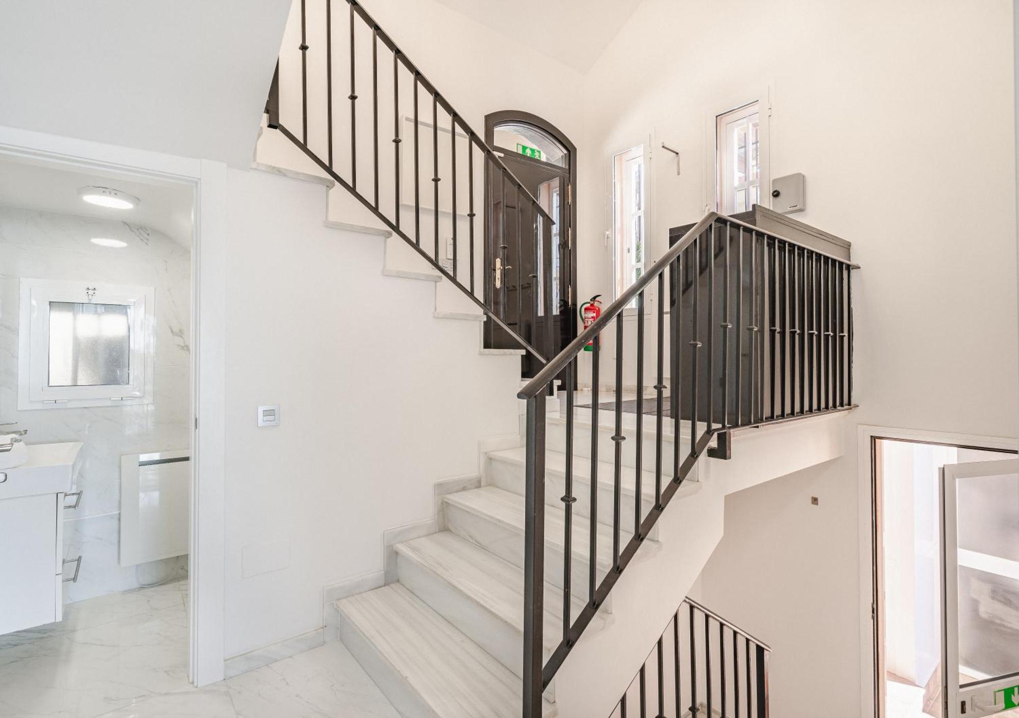 Private Luxurious Hillside Villa With Pool & Sea Views For 8 To 10 Ppl فوينخيرولا المظهر الخارجي الصورة
