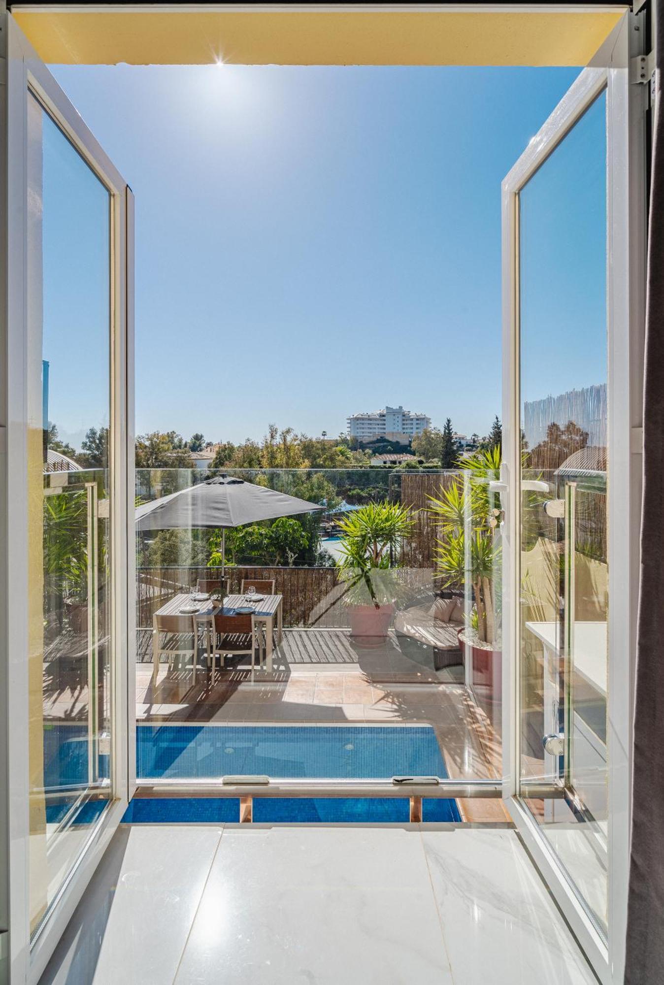 Private Luxurious Hillside Villa With Pool & Sea Views For 8 To 10 Ppl فوينخيرولا المظهر الخارجي الصورة